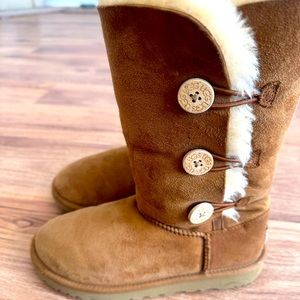 Bailey button Uggs sz 5